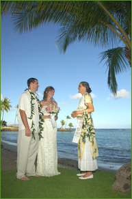 Couple with Rev. Margaret Ka'imi Nicholson